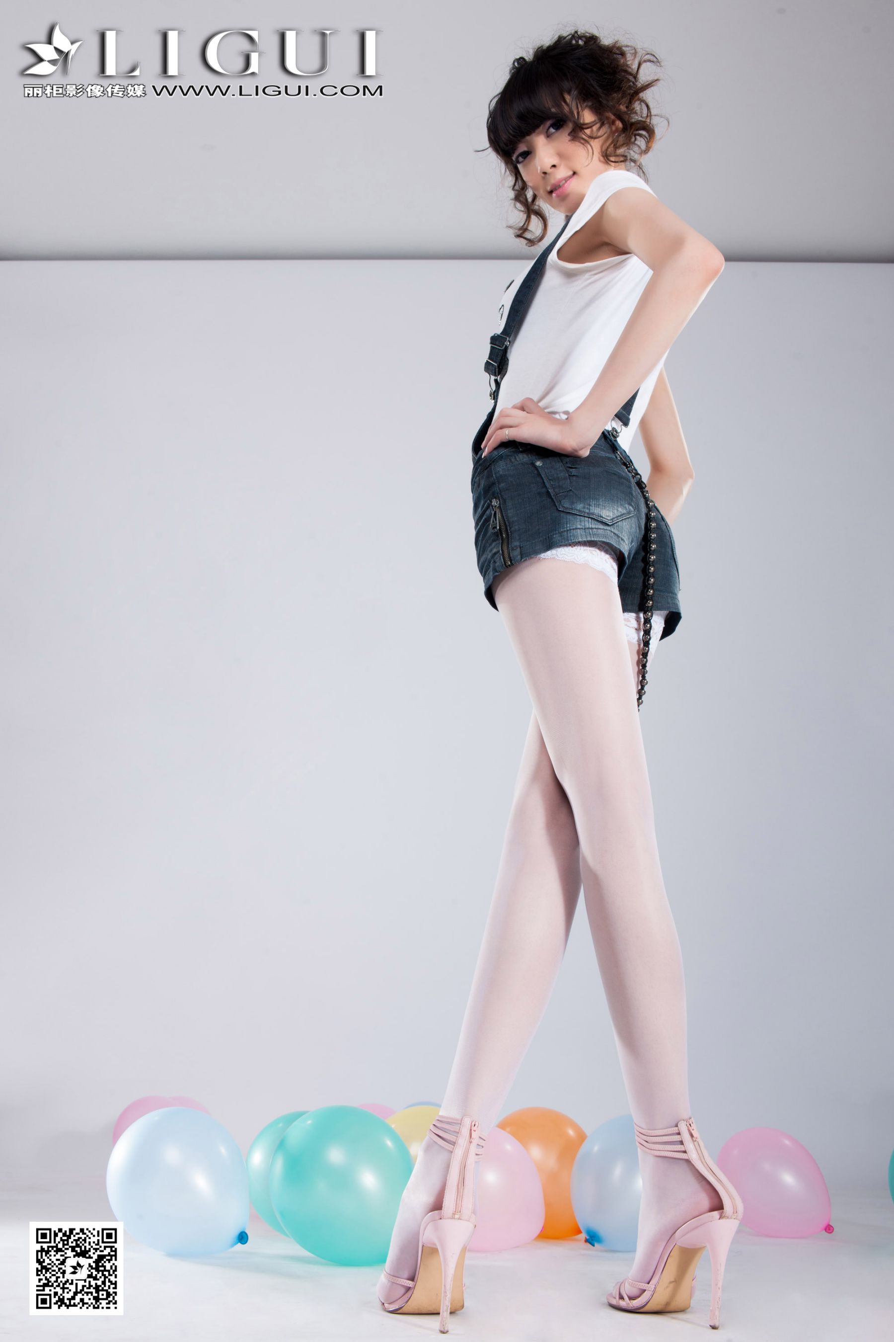 Model 乐乐《可爱吊带牛仔+白丝高跟》上中下全集第15张