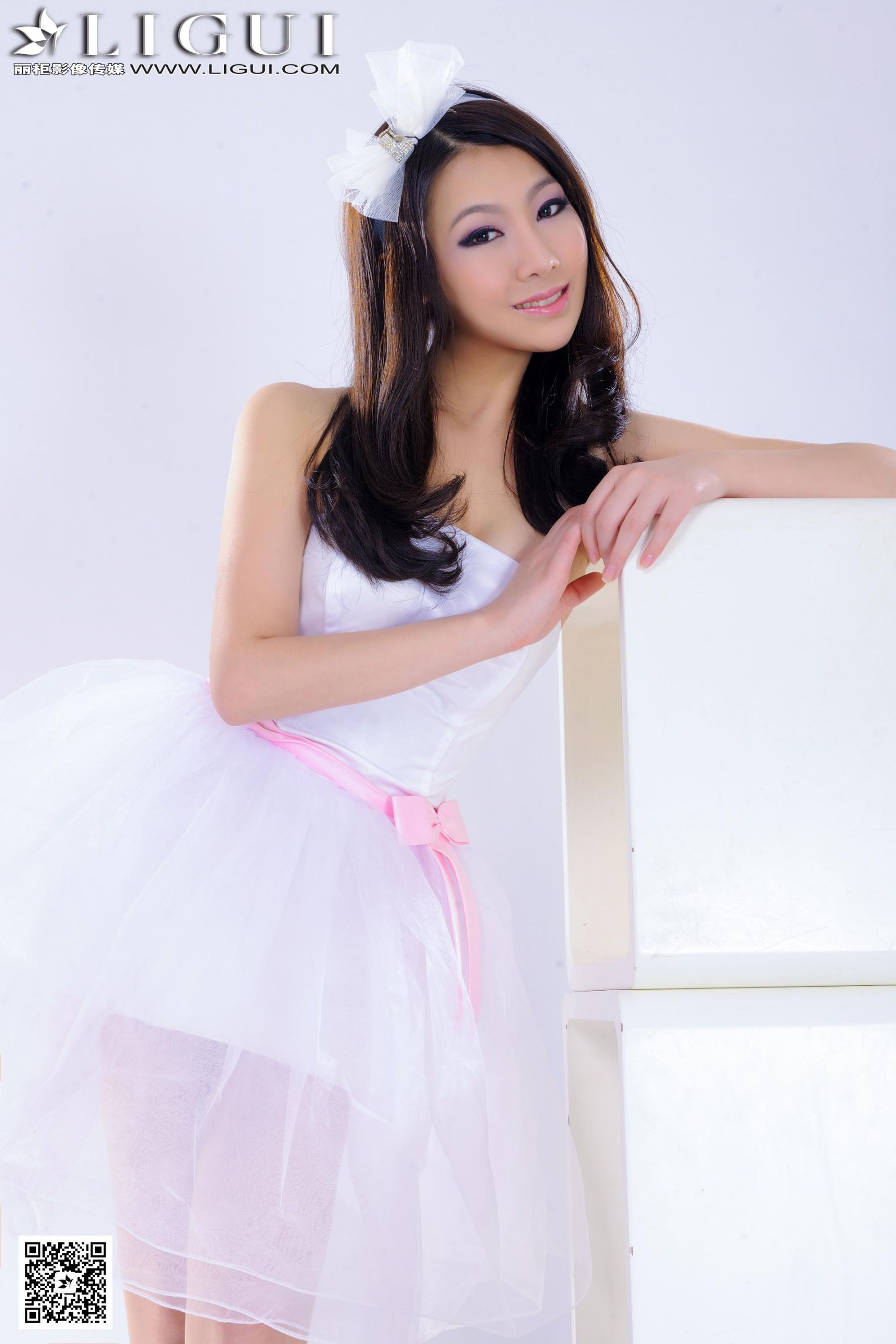 Model 文静《婚纱美女丝足高跟》[丽柜LiGui] 美腿玉第16张