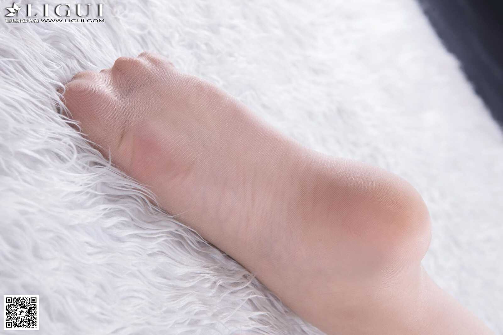 Model 文静《OL职业装丝足高跟》上下全集 [丽柜第1张