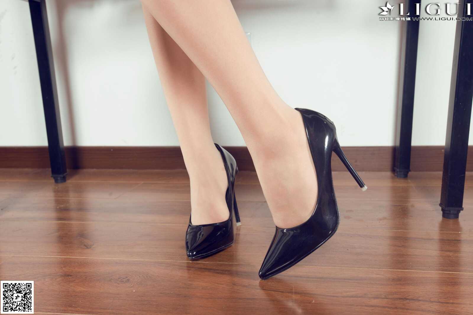 Model Liya《教室里的水手服校花》上下全集 [丽柜第16张