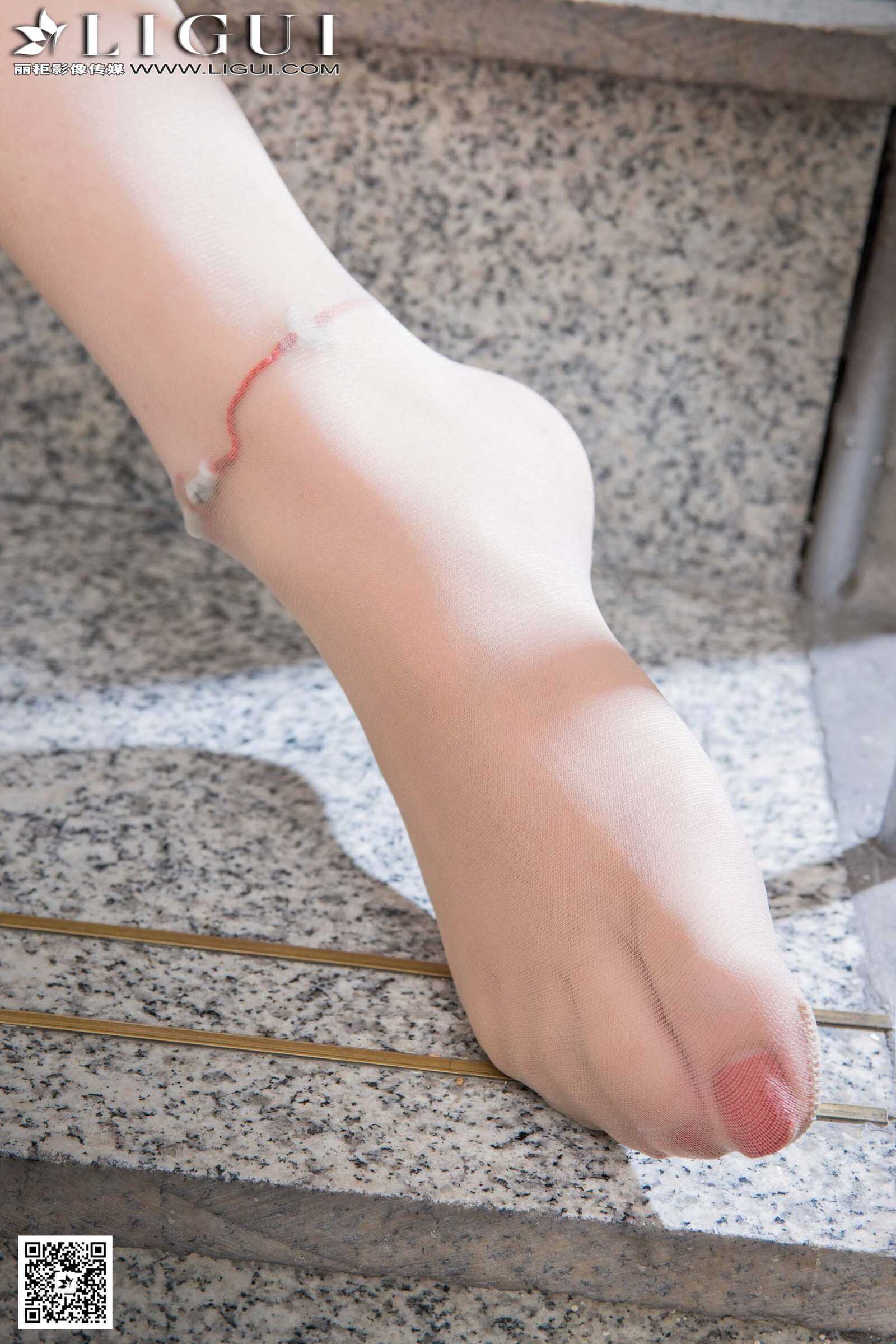 Model 凌凌《楼梯上的OL高跟丝足》上下全集 [丽柜第7张