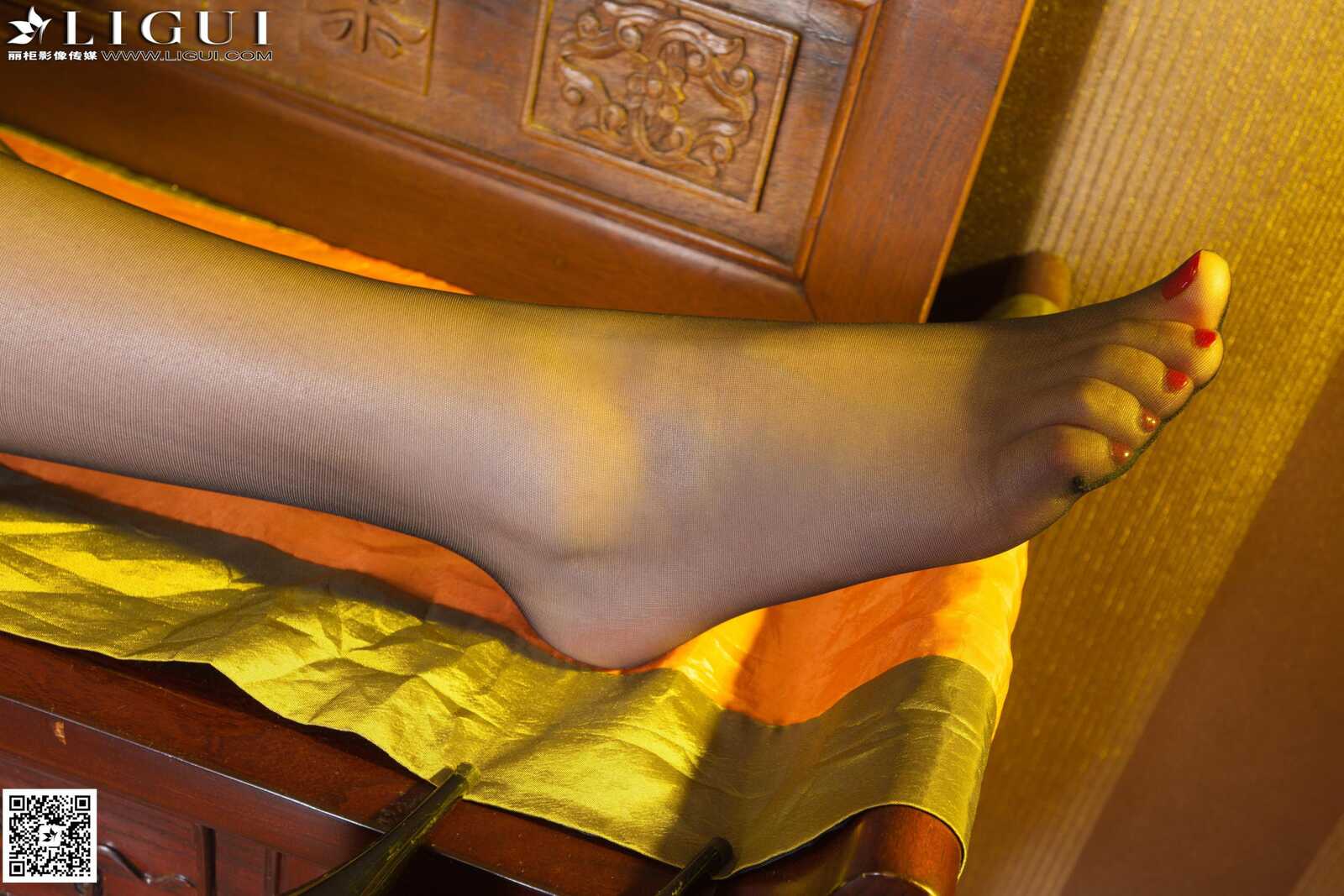 Model 菲菲《古典旗袍灰丝美足》上下全集 [丽柜第5张