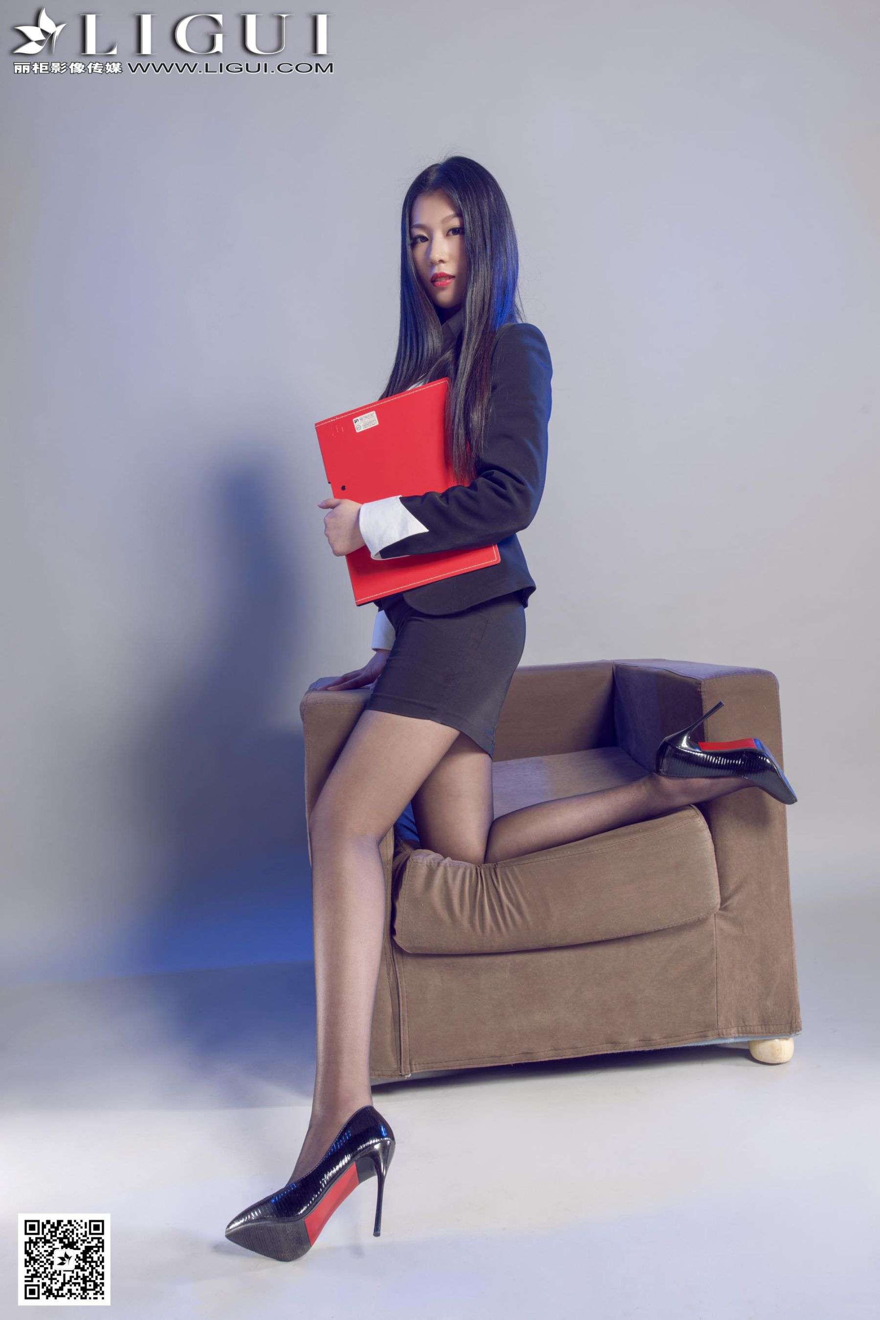 Model 佳怡《灰丝高跟秘书》上下全集 [丽柜LiGui第16张