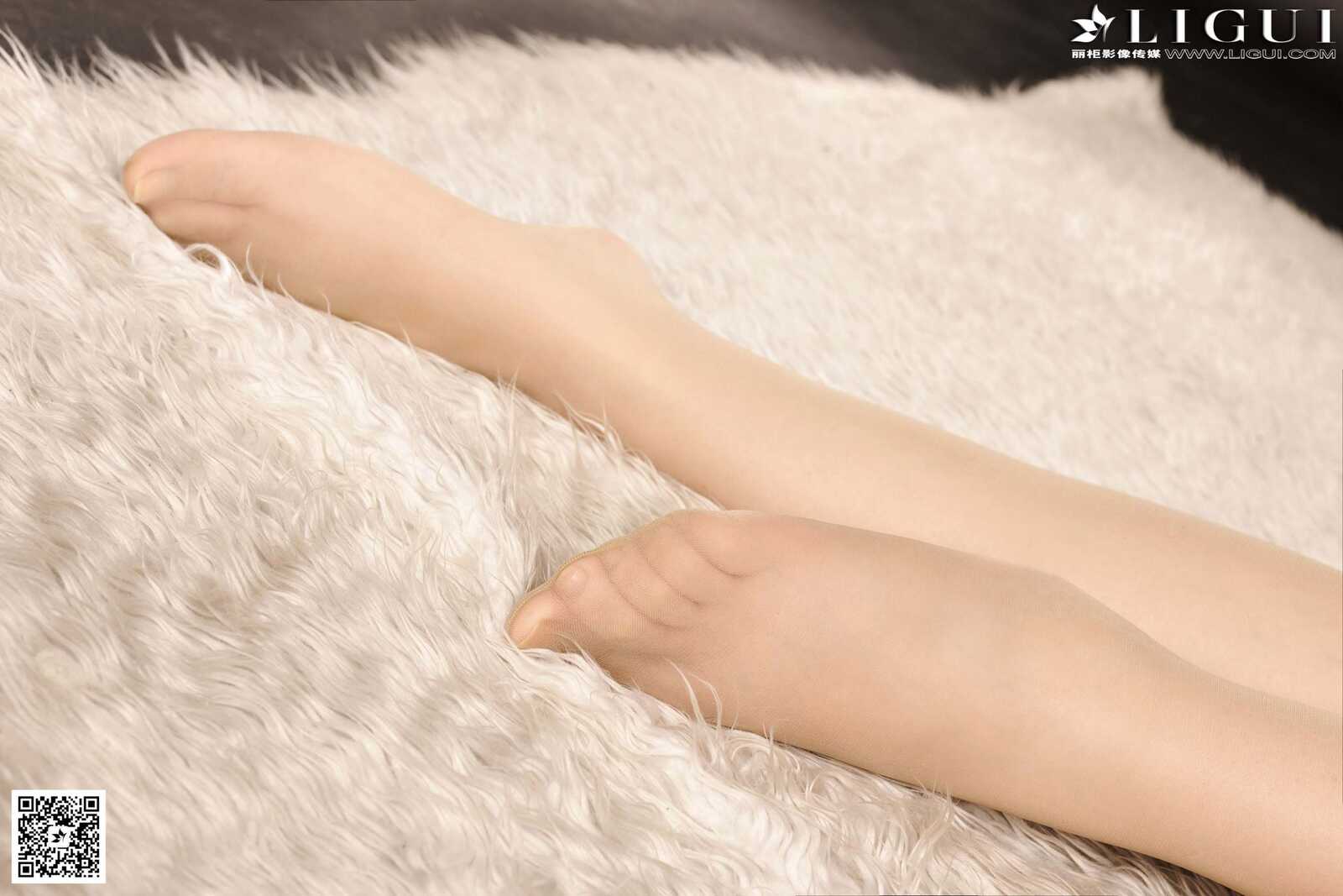 [丽柜LiGui] Model 菲菲《绿色职业装丽人丝足》美腿第13张