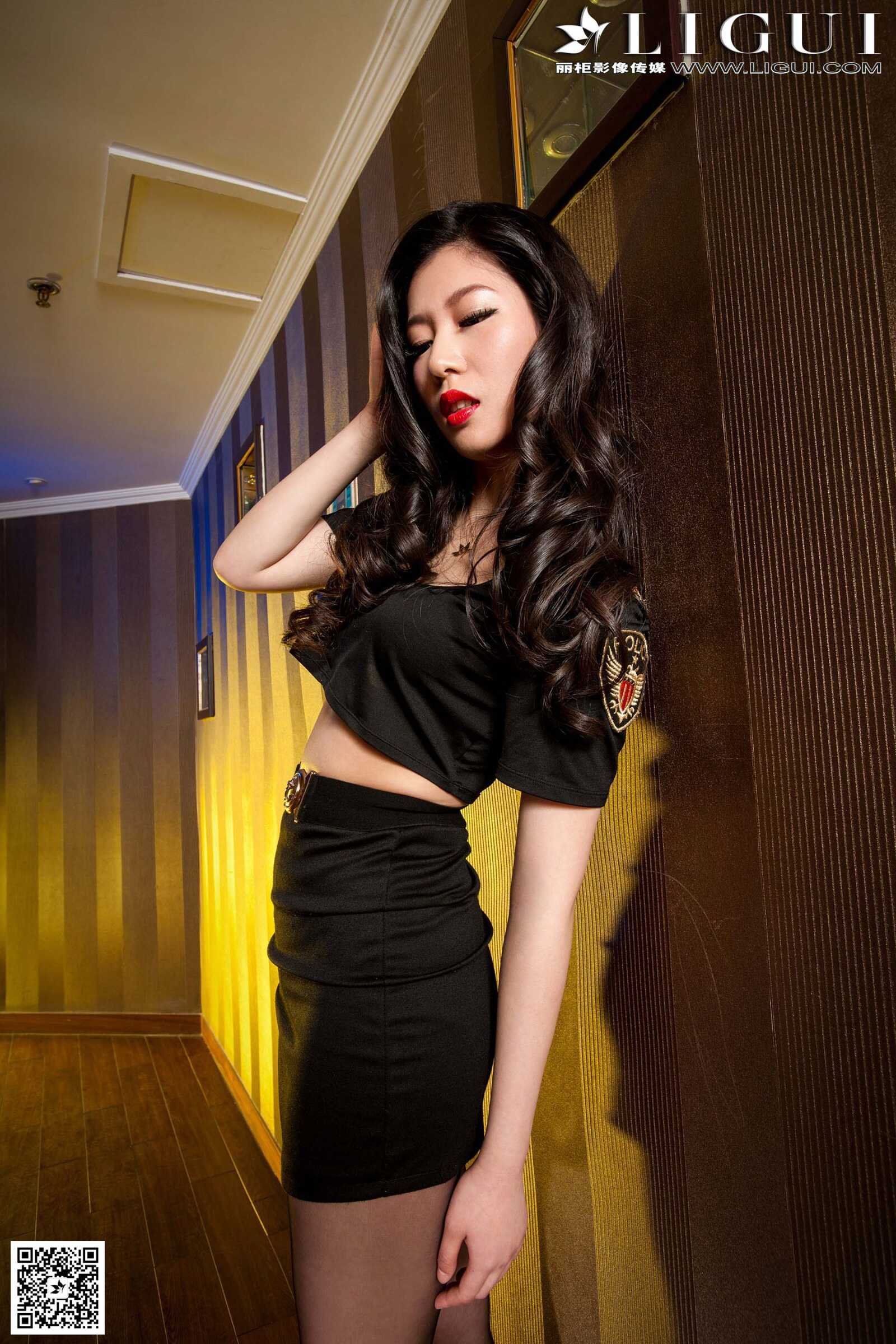 Model 佳怡《黑丝高跟女警丝足》 上下全集 [丽柜第16张