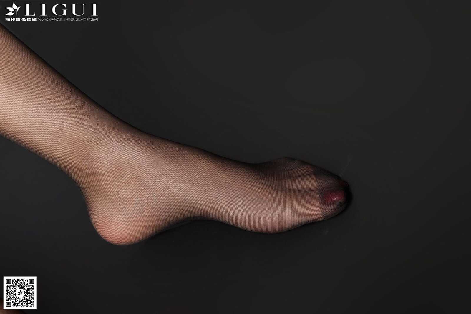 [丽柜LiGui] Model 凌凌《黑丝高跟美足》美腿玉足写第4张