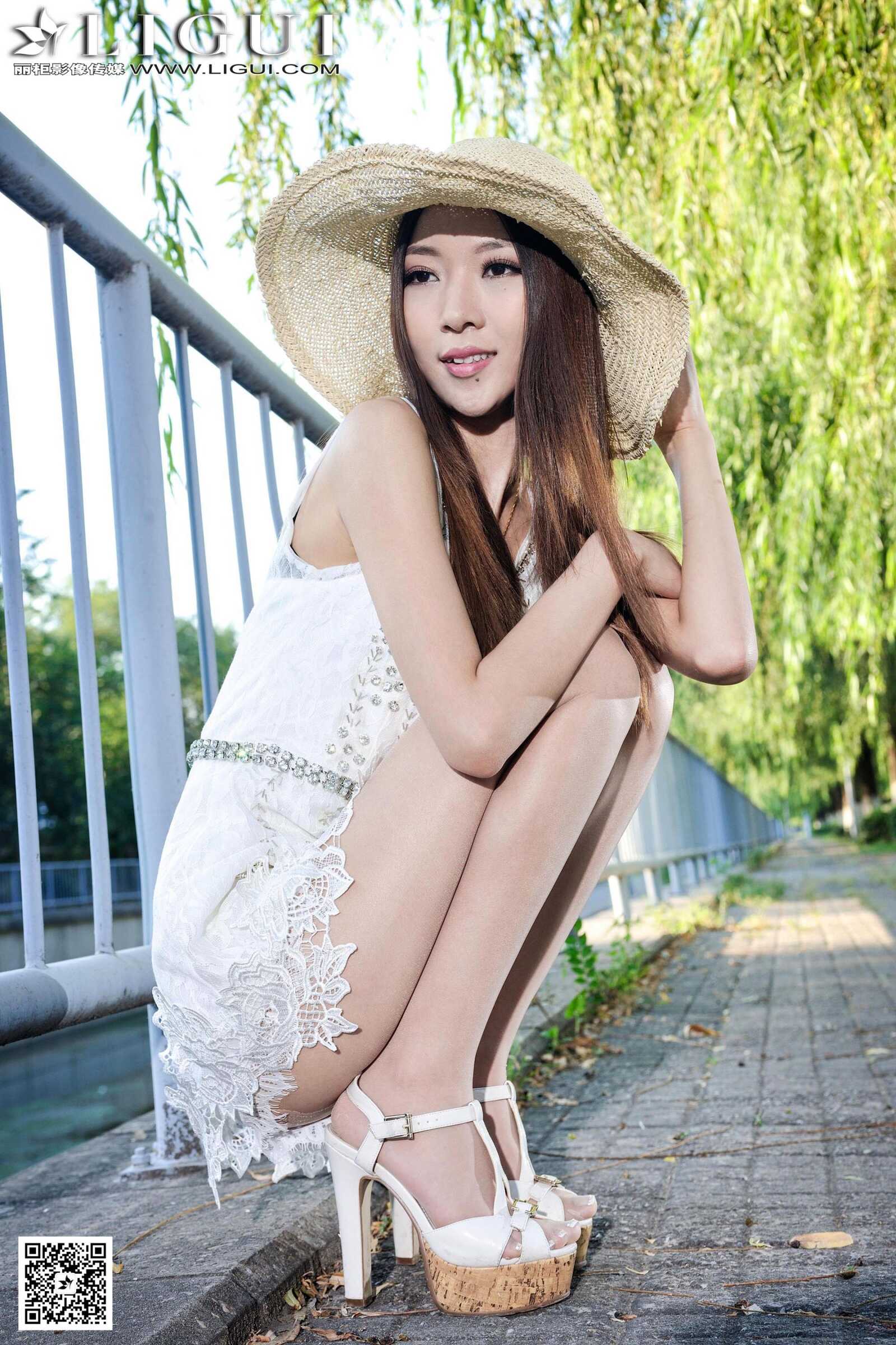 Model 文欣《街拍蕾丝超短连衣裙女神》上中下全第1张