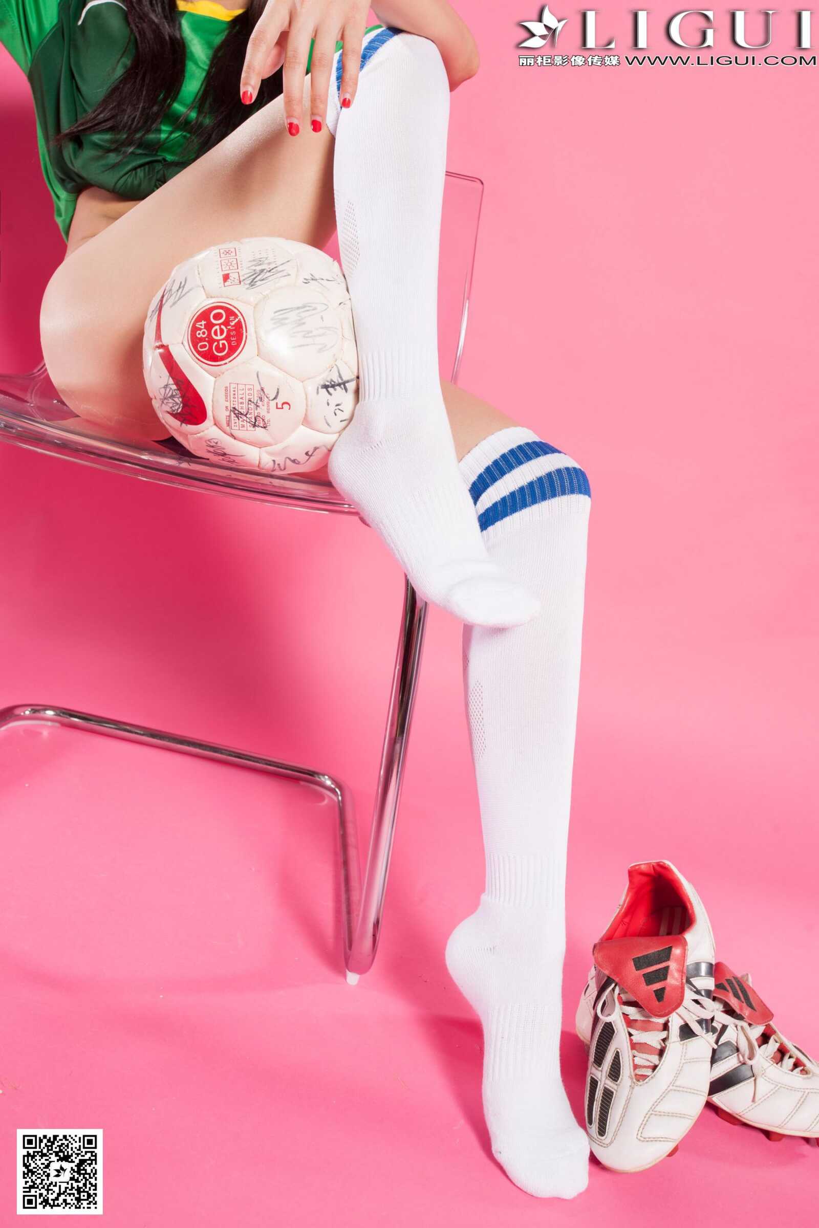 Model 曼蒂《足球宝贝》 [丽柜LiGui] 美腿玉足写真第8张