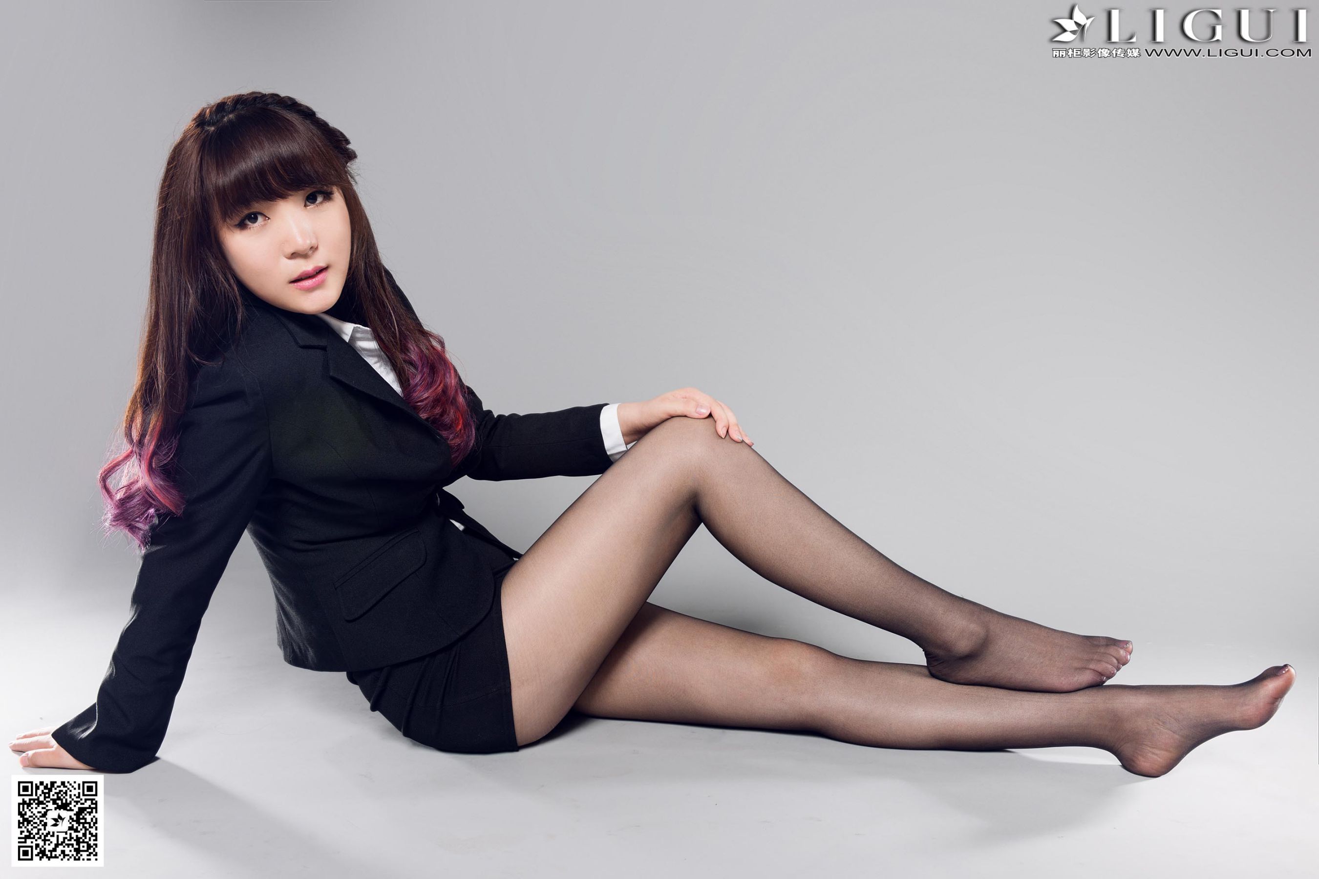 [丽柜贵足学院] Model 小倩《黑丝高跟职业装》美第3张