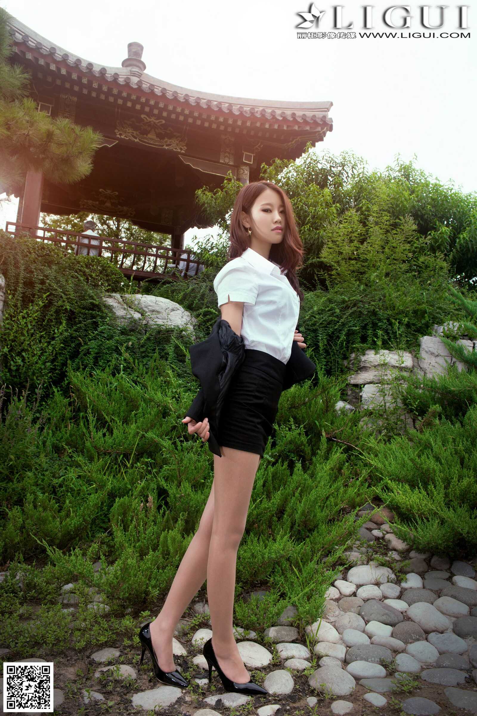 Model 语寒《公园外拍丝足高跟》上下全集 [丽柜第17张