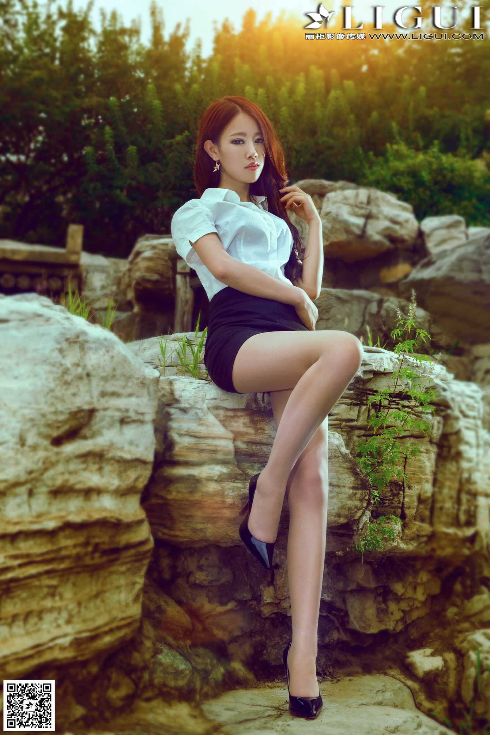 Model 语寒《公园外拍丝足高跟》上下全集 [丽柜第12张