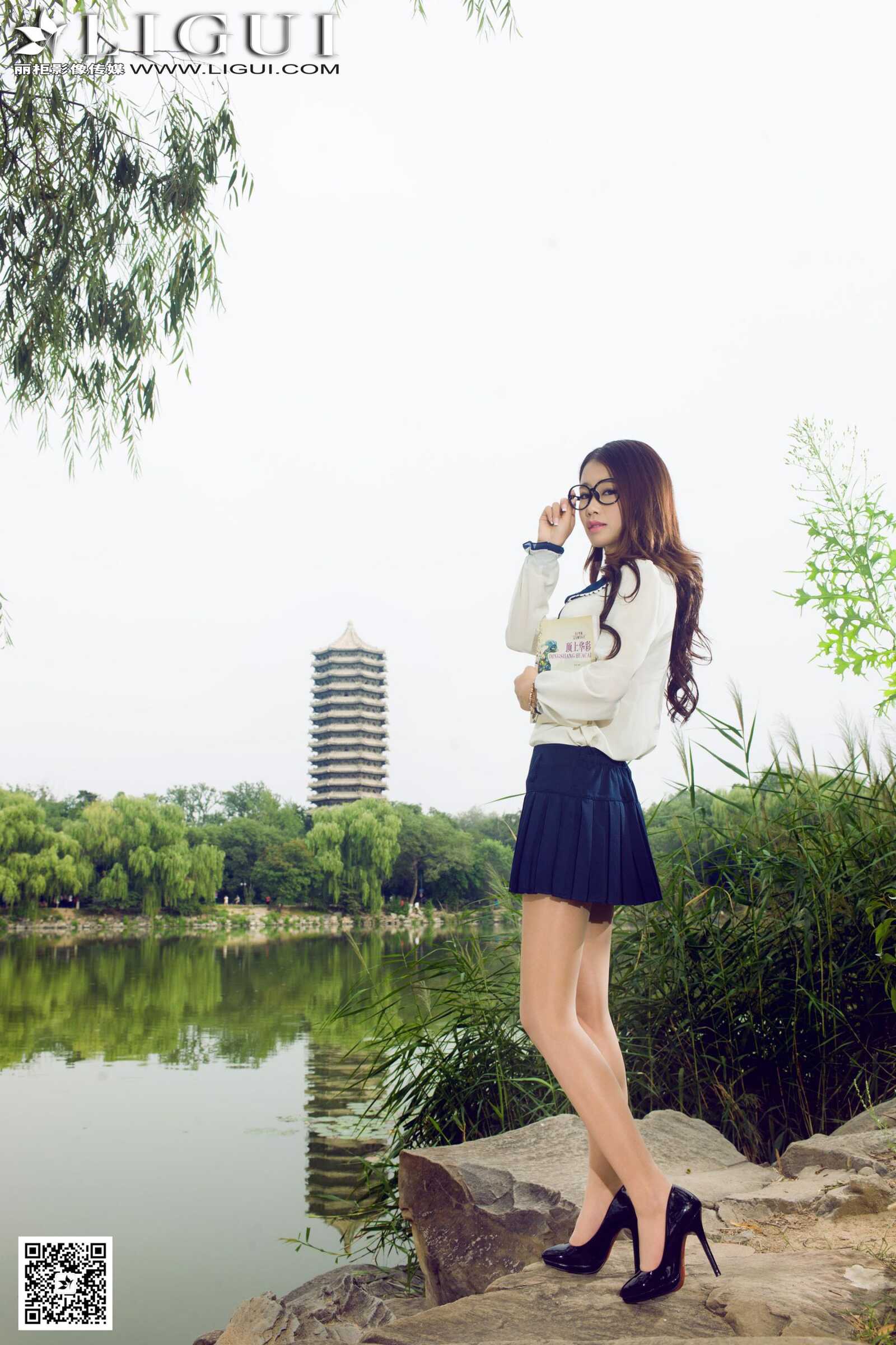 Model 语寒《校花女神公园美拍》上下全集 [丽柜第17张