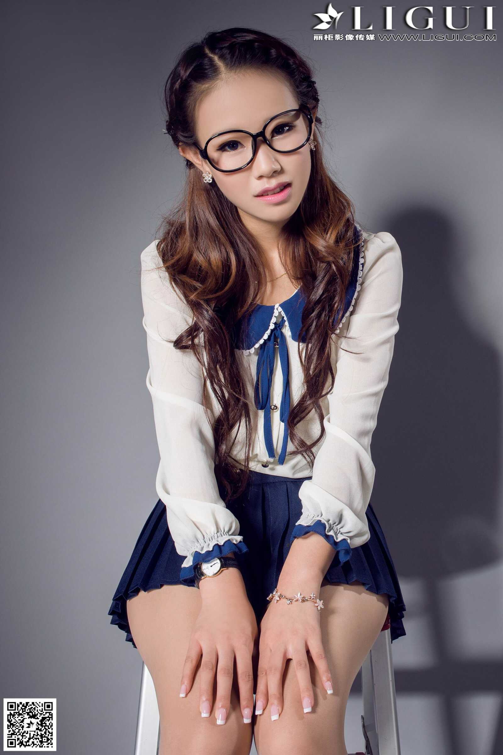 [丽柜LiGui] Model 语寒《甜美校花棚拍》美腿玉足写第12张