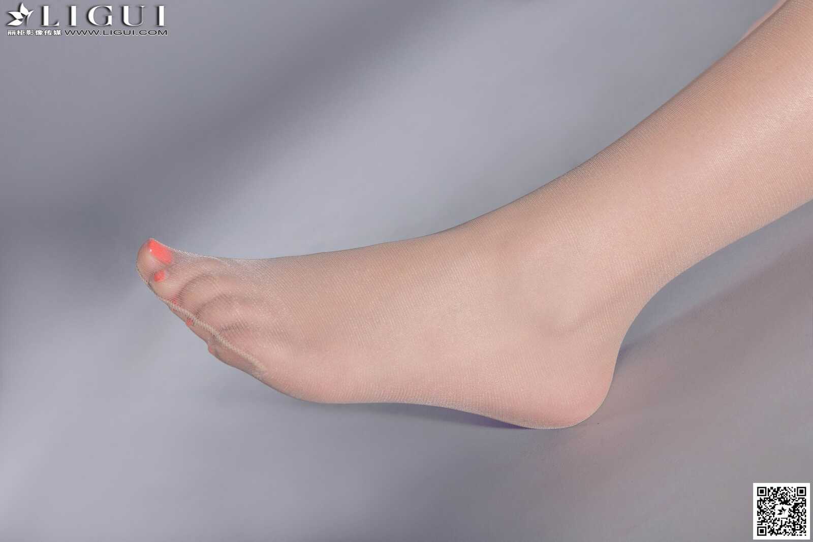 [丽柜LiGui] Model 语寒《甜美校花棚拍》美腿玉足写第4张