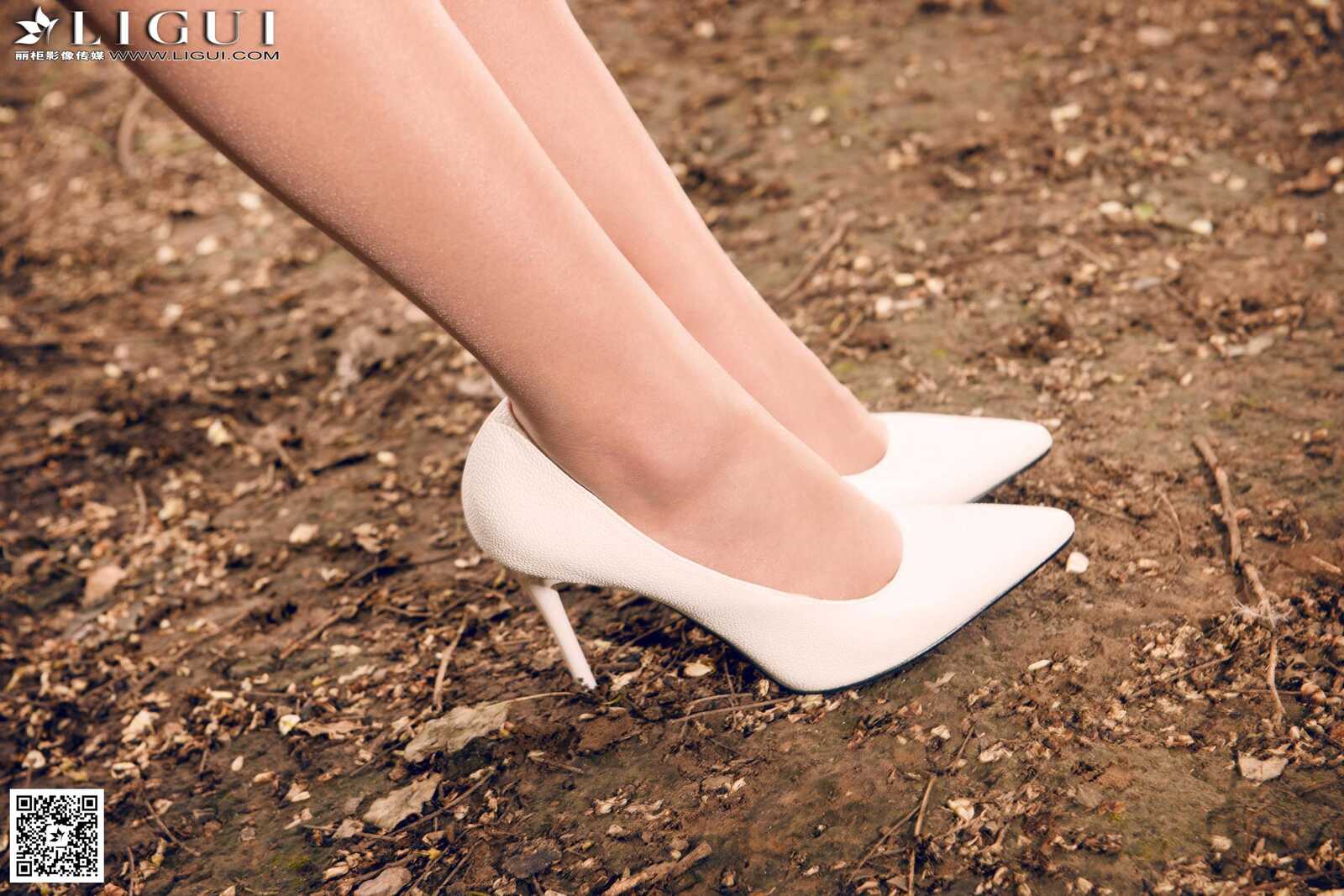 [丽柜LiGui] Model 司琪《极品唯美公园外拍》美腿玉第13张