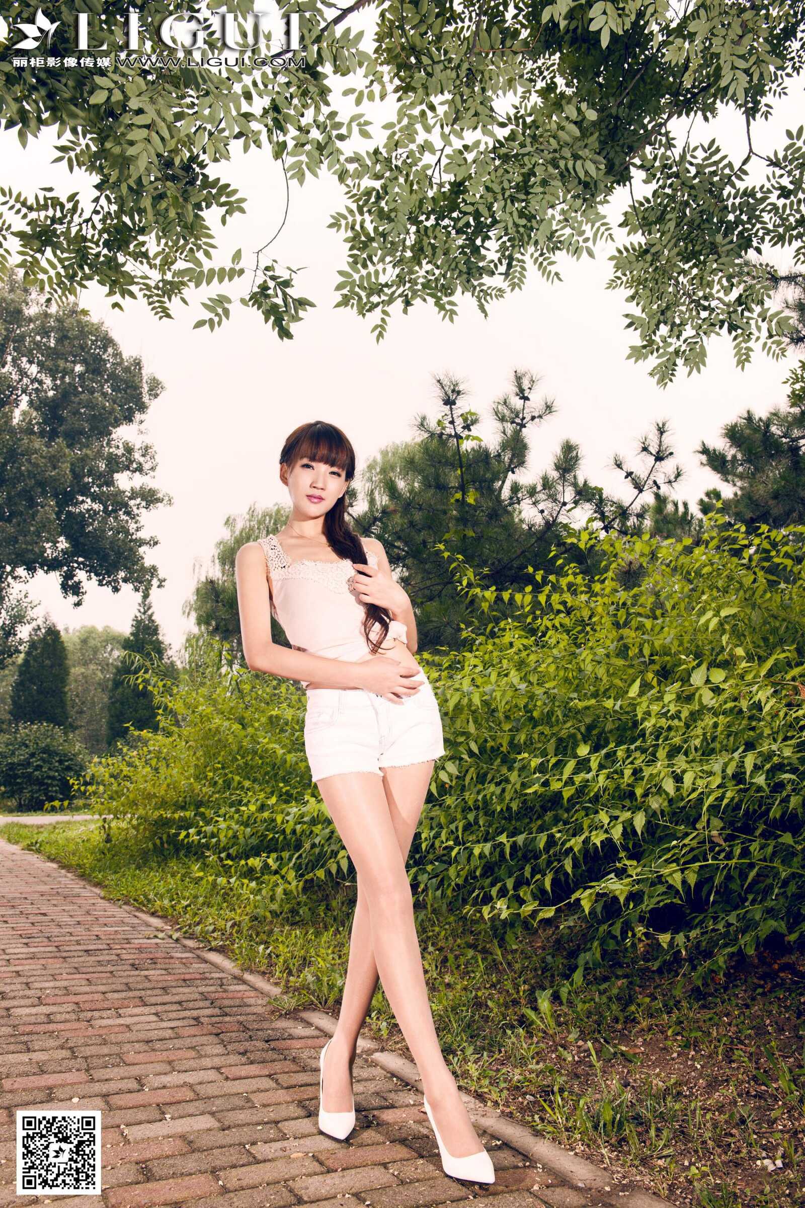 [丽柜LiGui] Model 司琪《极品唯美公园外拍》美腿玉第11张