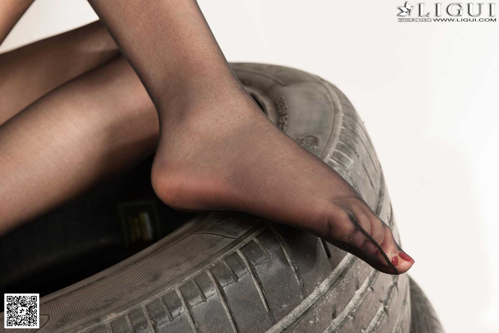 Model 语寒《灰丝SHOWGIRL女郎》 [丽柜LiGui] 美腿玉足第18张