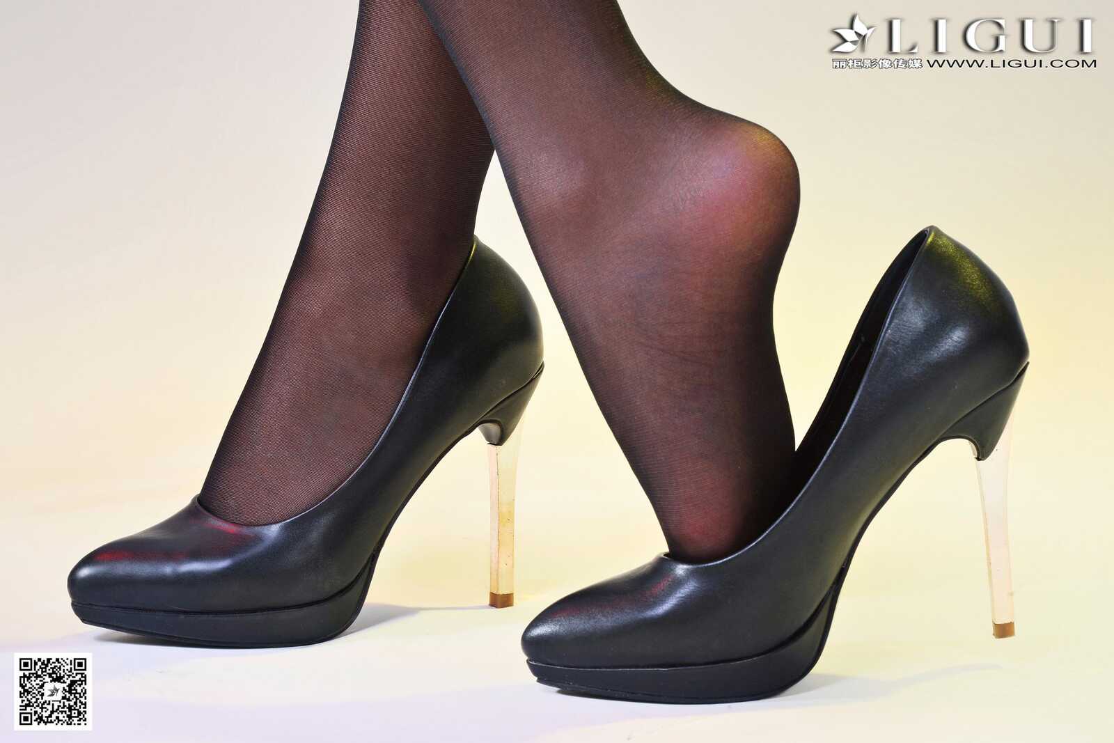 [丽柜LiGui] Model 微微《和服黑丝美足》美腿玉足写第13张