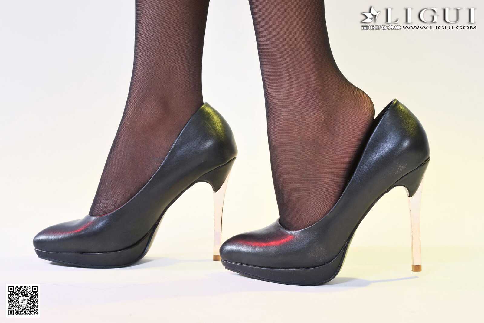 [丽柜LiGui] Model 微微《和服黑丝美足》美腿玉足写第14张