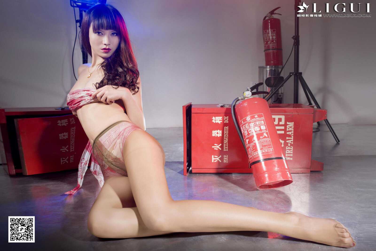 [丽柜LiGui] Model 晴晴《超薄肉丝袜美足》美腿玉足第3张