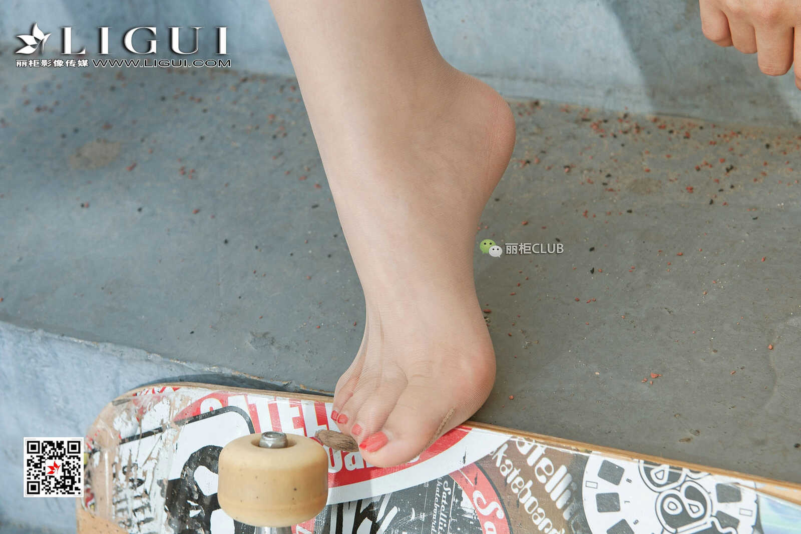 Model 筱筱《滑板少女丝足全套》 [丽柜Ligui] 写真第17张