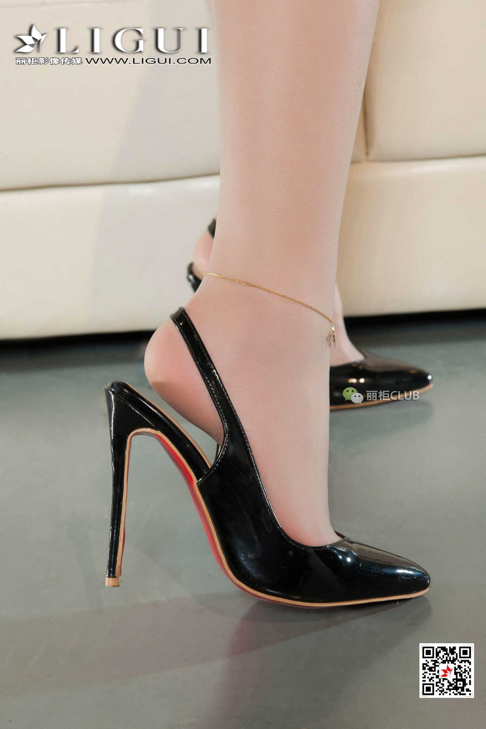 Model 心怡《西装OL丝足美腿》 [丽柜Ligui] 写真集第16张