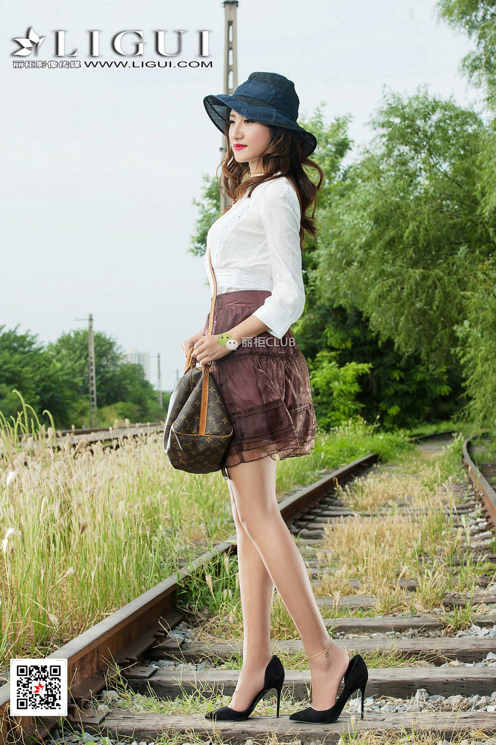 Model 思彤《时尚美腿唯美外拍》 [丽柜Ligui] 写真第19张
