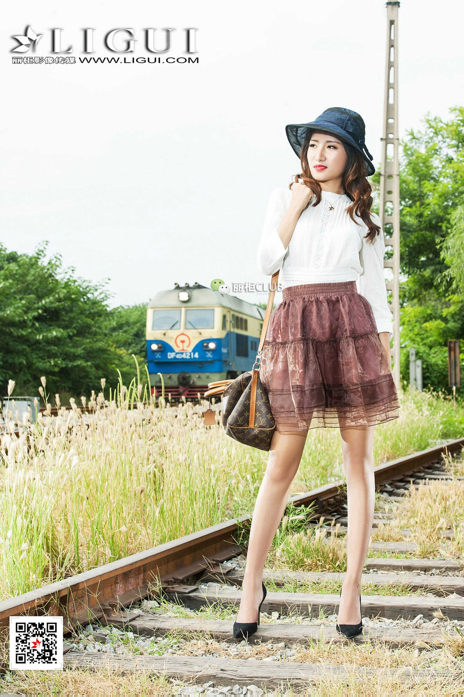 Model 思彤《时尚美腿唯美外拍》 [丽柜Ligui] 写真第16张