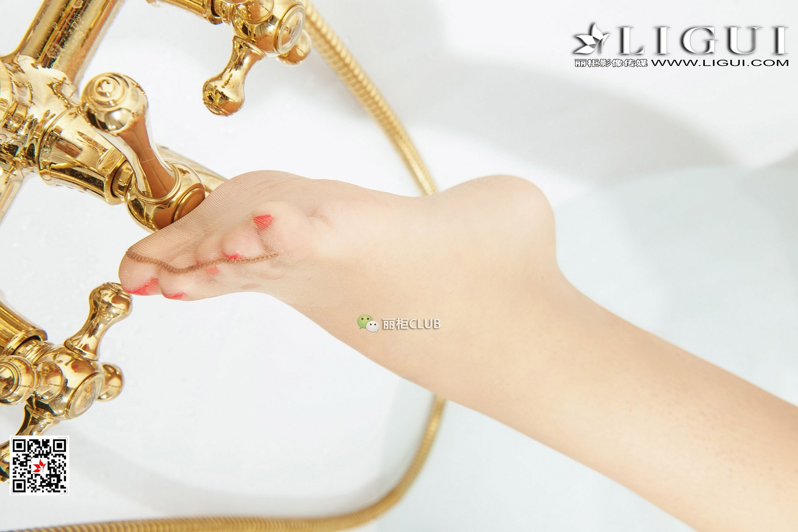 Model 悠悠《浴缸玉足》 [丽柜Ligui] 写真集第2张