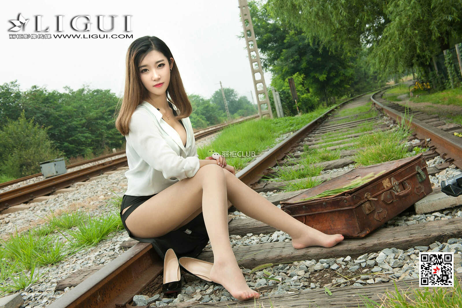 Model 筱筱《火车道OL丝足》 [丽柜Ligui] 写真集第3张