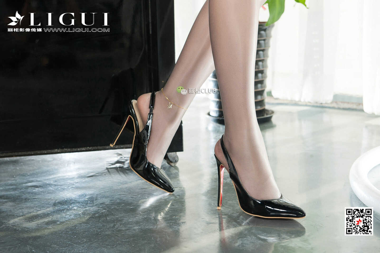Model 梦琪欣《灰丝OL美腿》 [丽柜Ligui] 写真集第12张