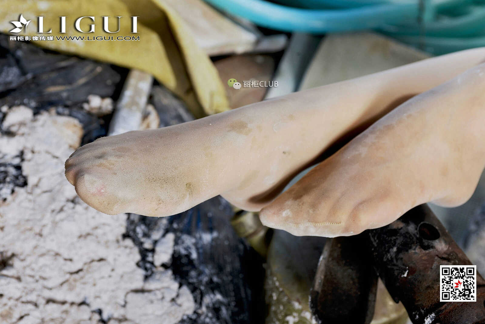 Model 雪儿《丝足装修工》 [丽柜Ligui] 写真集第12张