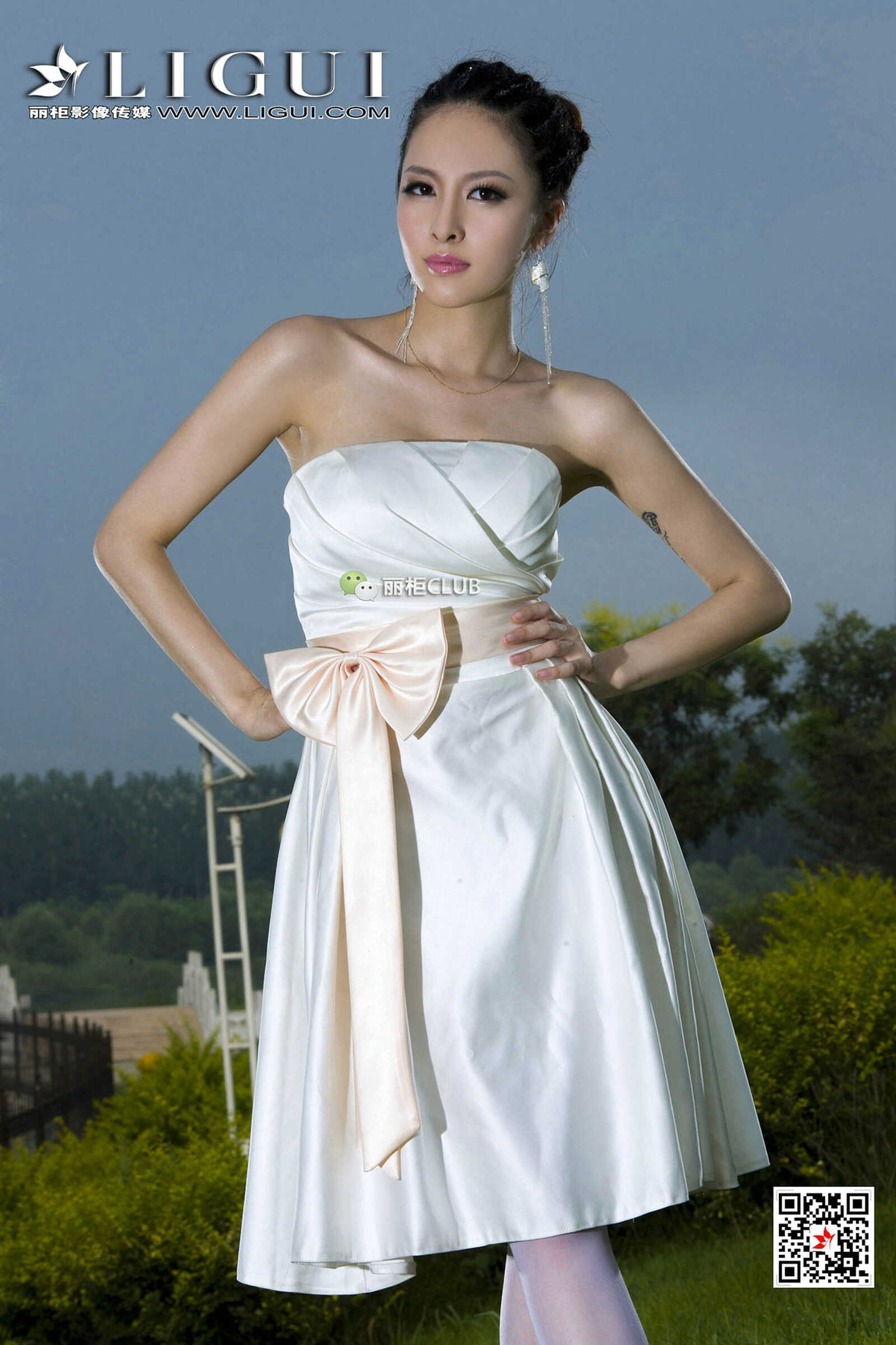 Model 雪儿《白丝+抹胸礼服》 [丽柜Ligui] 写真集第5张