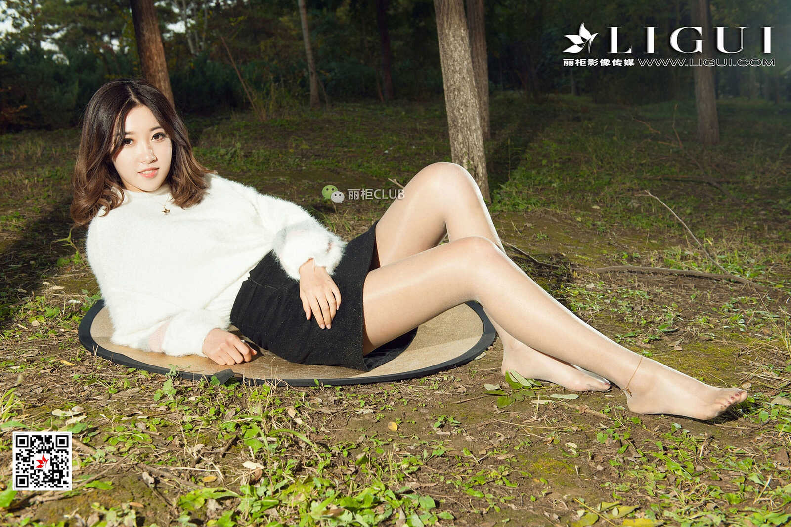 Model 筱筱《郊外肉丝丝足》 [丽柜Ligui] 写真集第15张