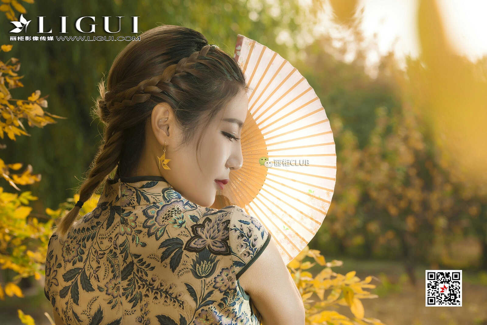 Model 悠悠《黄昏优雅旗袍唯美丝足》 [丽柜Ligui第13张