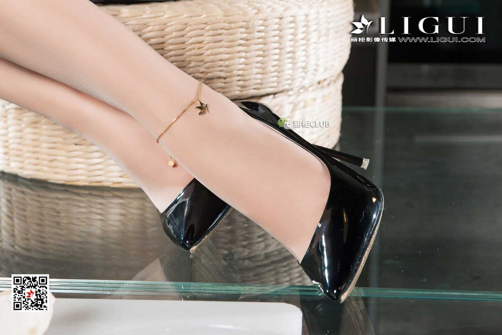 Model 雪糕《OL+美食丝足》 [丽柜Ligui] 写真集第1张