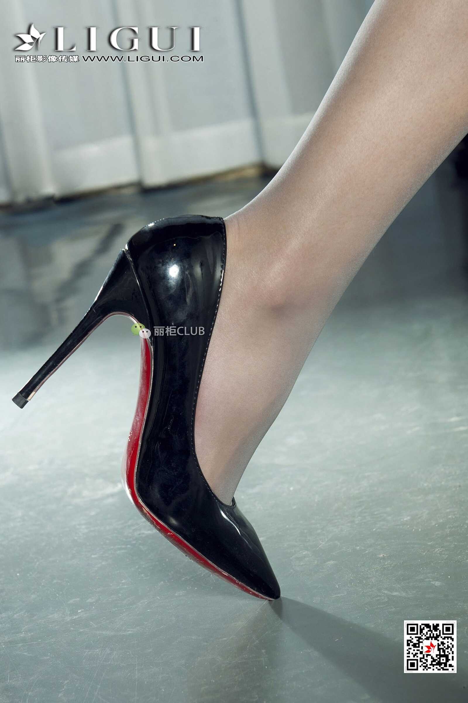 Model 一梦《办公室灰丝OL》 [丽柜Ligui] 写真集第11张