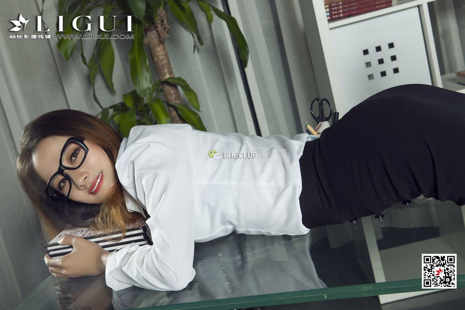 Model 一梦《办公室灰丝OL》 [丽柜Ligui] 写真集第4张