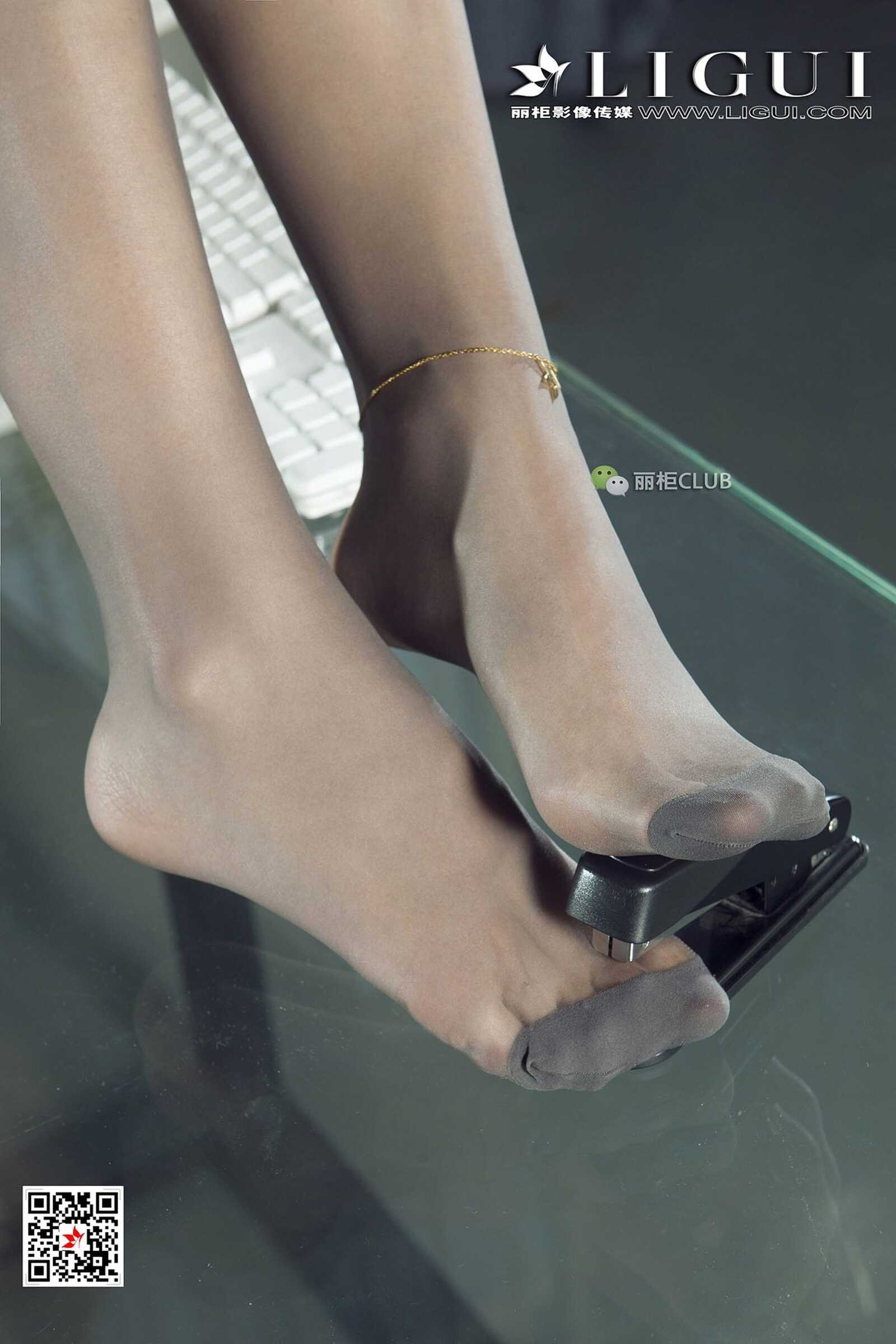 Model 一梦《办公室灰丝OL》 [丽柜Ligui] 写真集第1张