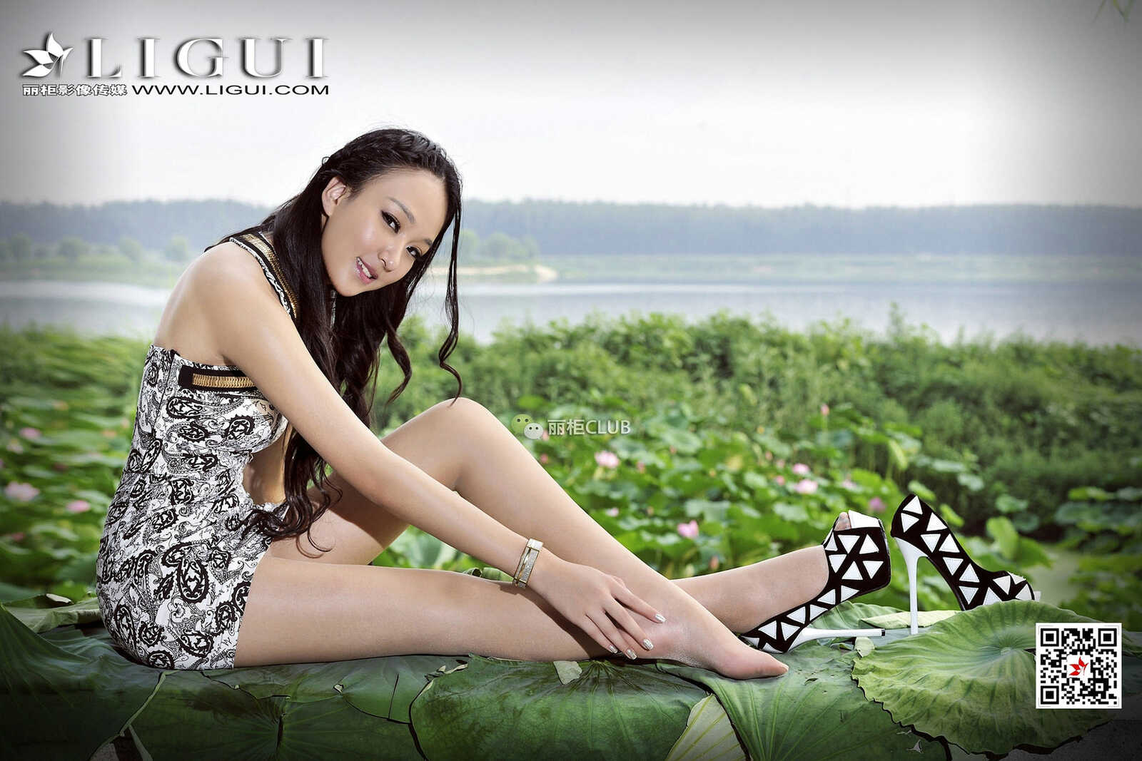 Model 腿模Amily《连衣套裙+肉丝足》 [丽柜Ligui] 写第14张