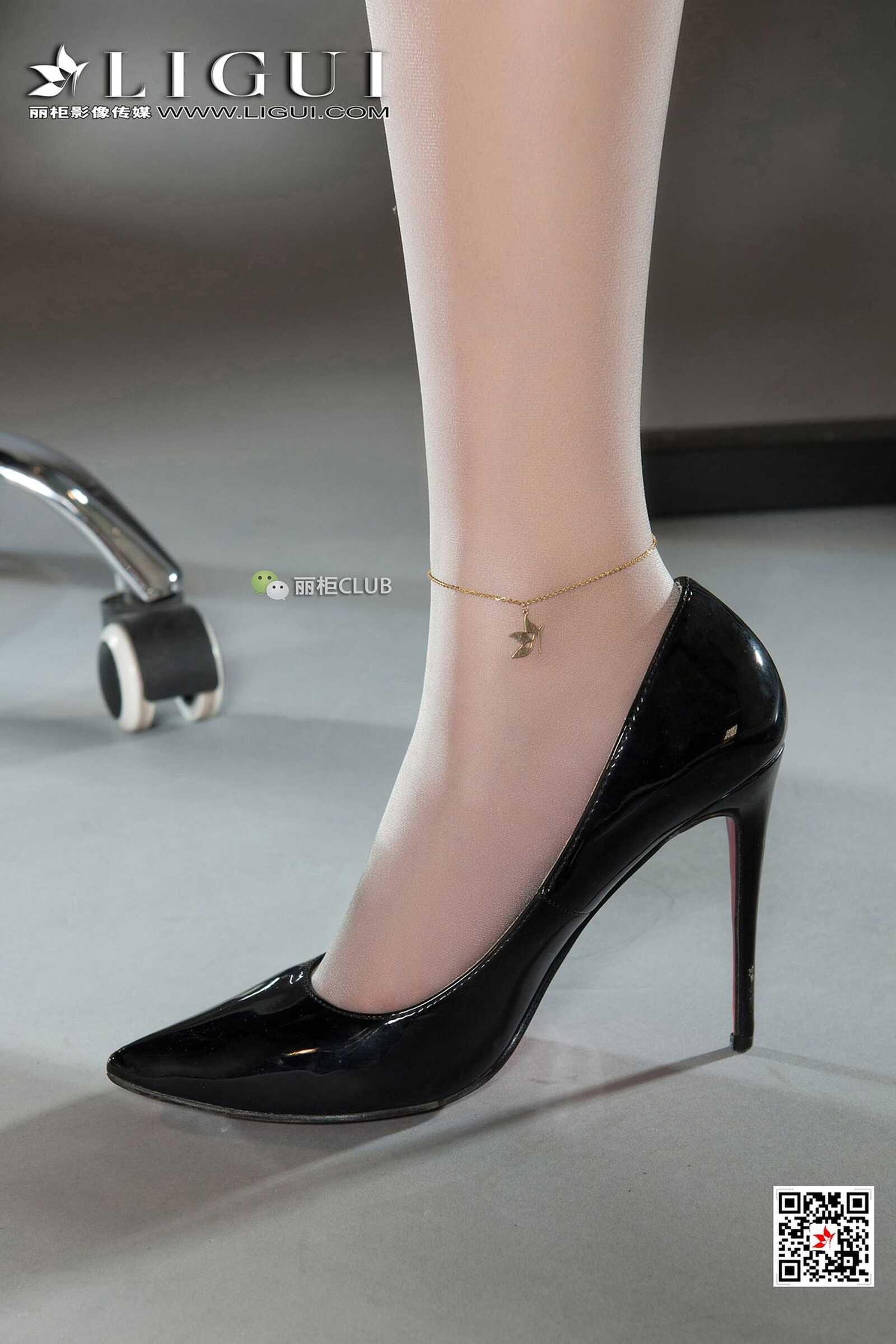 Model 楠楠《办公室玉足》 [丽柜Ligui] 写真集第14张