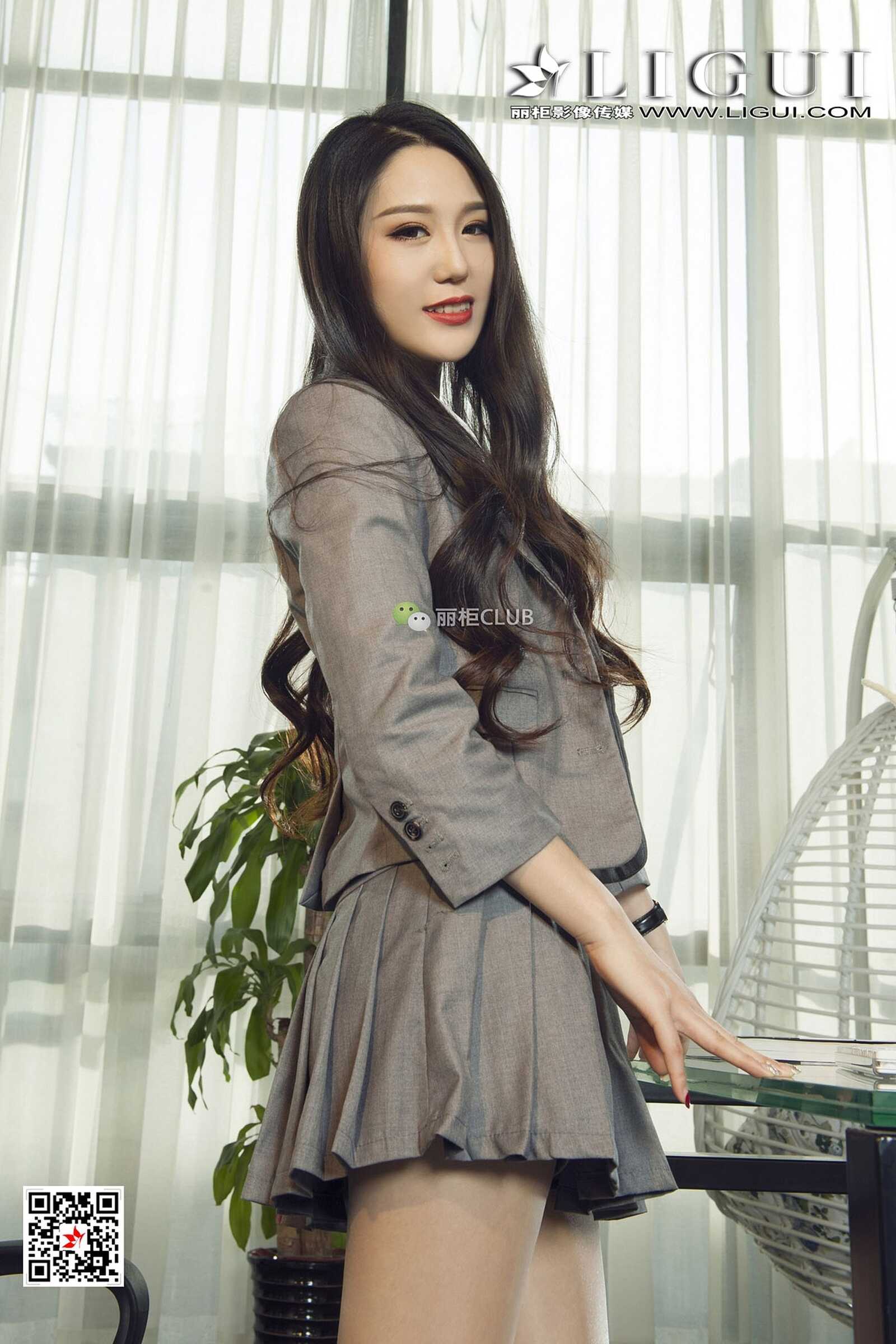 Model 腿模桐桐《办公室OL肉丝》 [丽柜Ligui] 写真集第11张