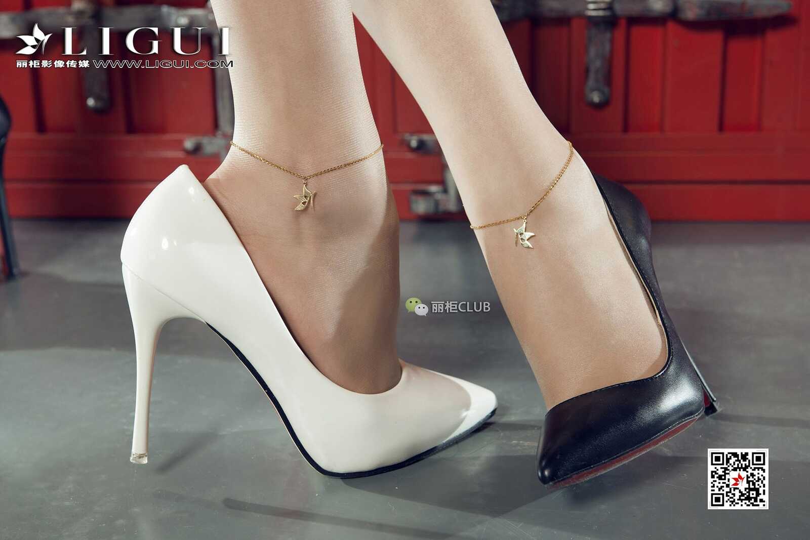 足模桃子&amp;amp;Vicky《新春丝足》 [丽柜Ligui] 写真集第11张
