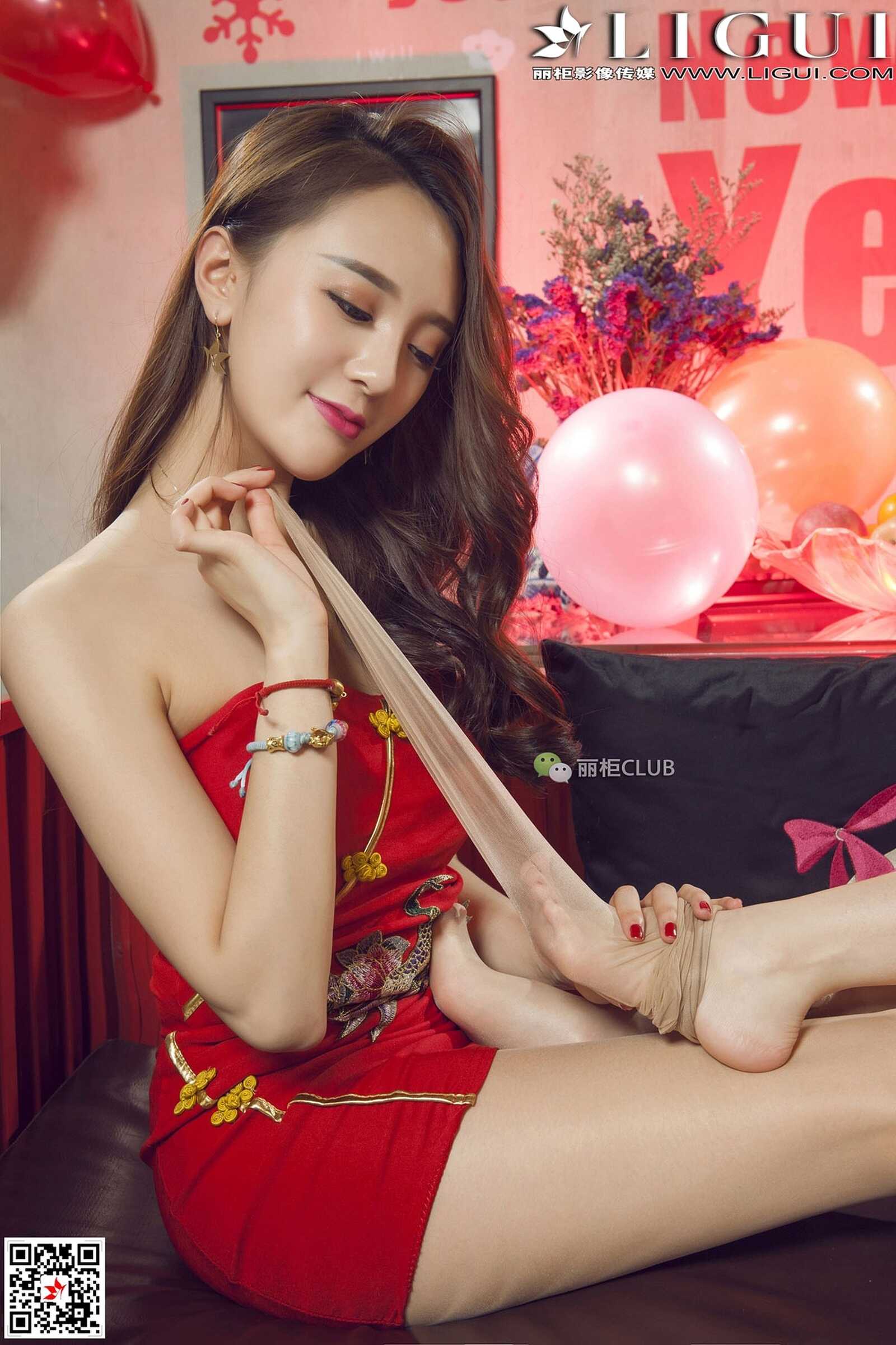 足模桃子&amp;amp;Vicky《新春丝足》 [丽柜Ligui] 写真集第8张