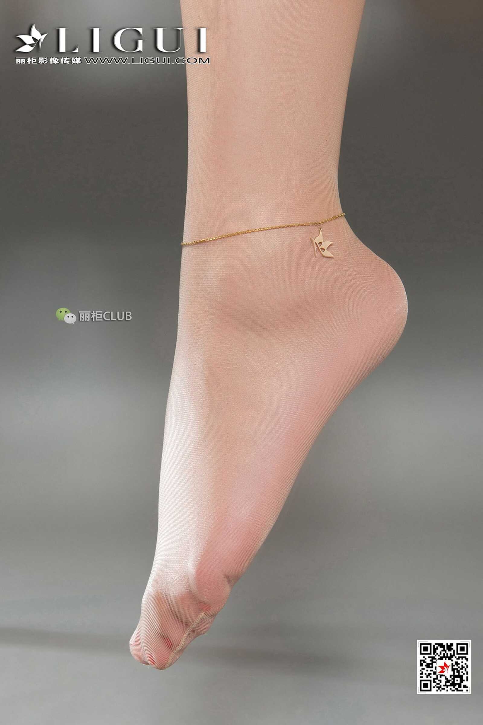 Model 腿模阮阮《肉丝OL丝足》 [丽柜Ligui] 写真集第15张