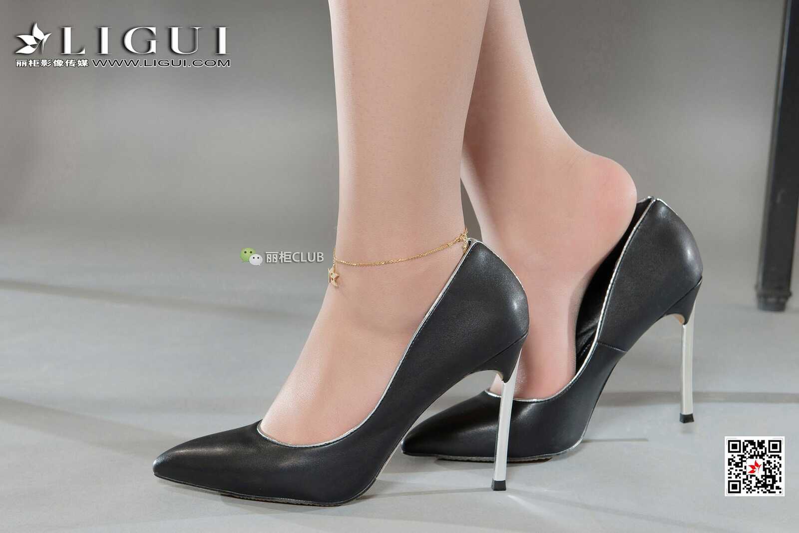 Model 腿模阮阮《肉丝OL丝足》 [丽柜Ligui] 写真集第4张