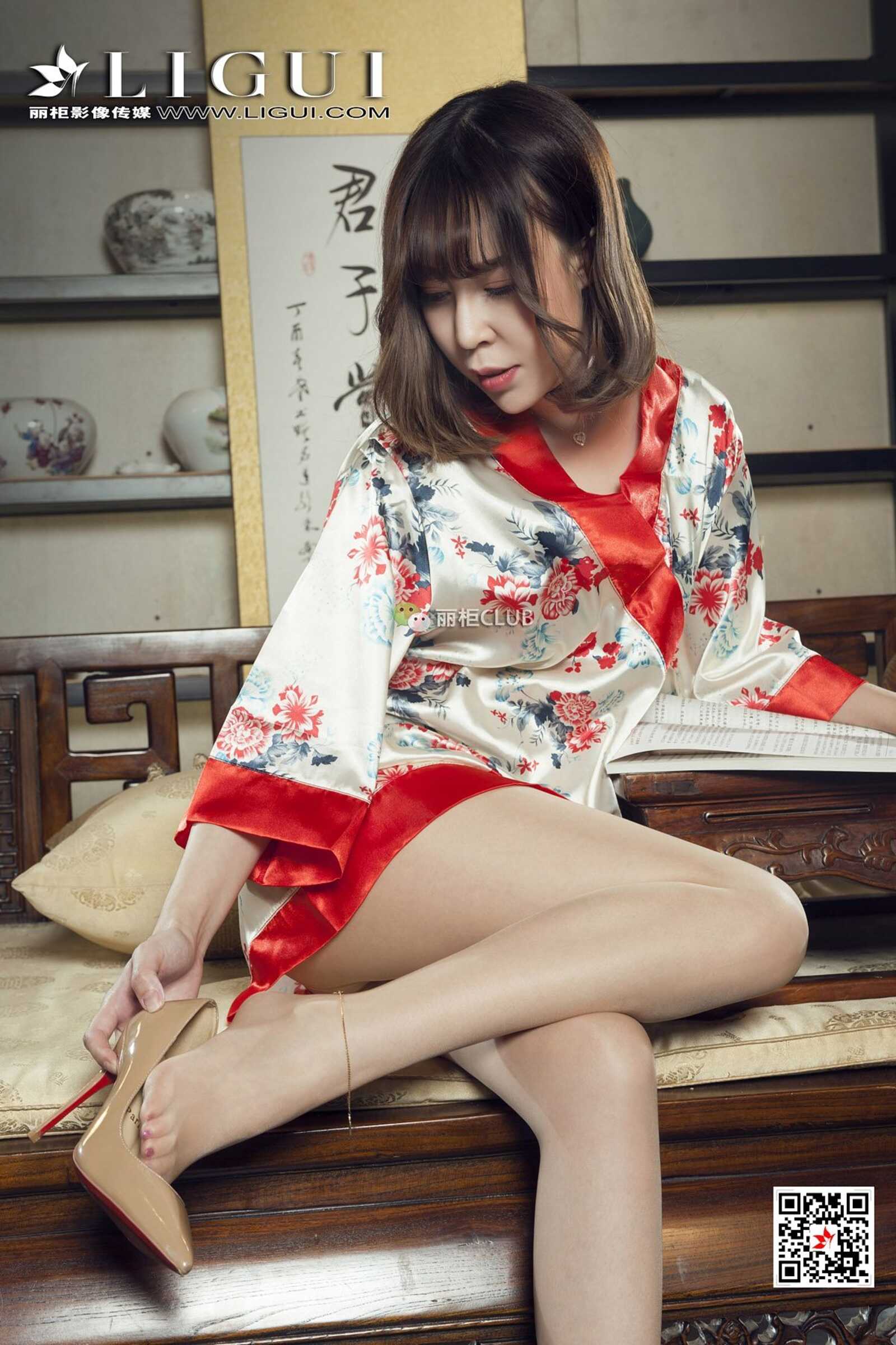 腿模Vicky《古典丝足》 [丽柜Ligui] 写真集第4张