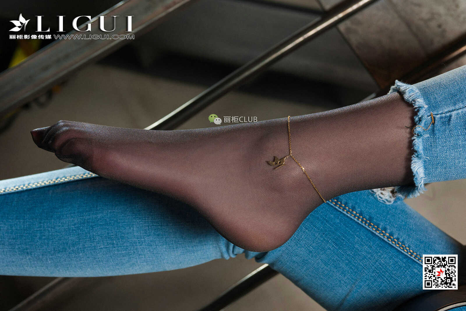 腿模雪糕《牛仔长裤配黑丝》 [丽柜Ligui] 写真集第4张