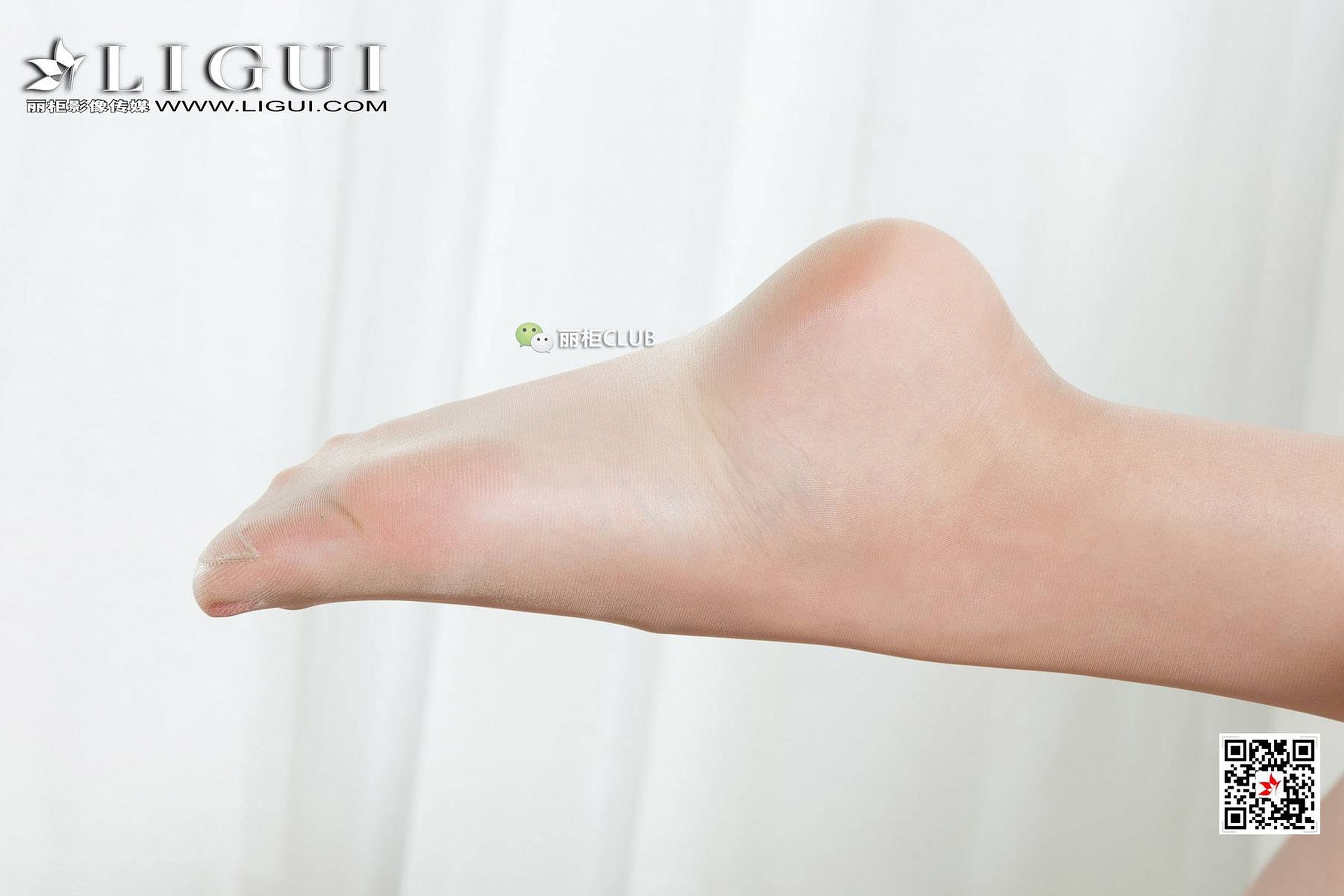 腿模莹莹《肉丝袜美腿丽人》 [丽柜Ligui] 写真集第11张