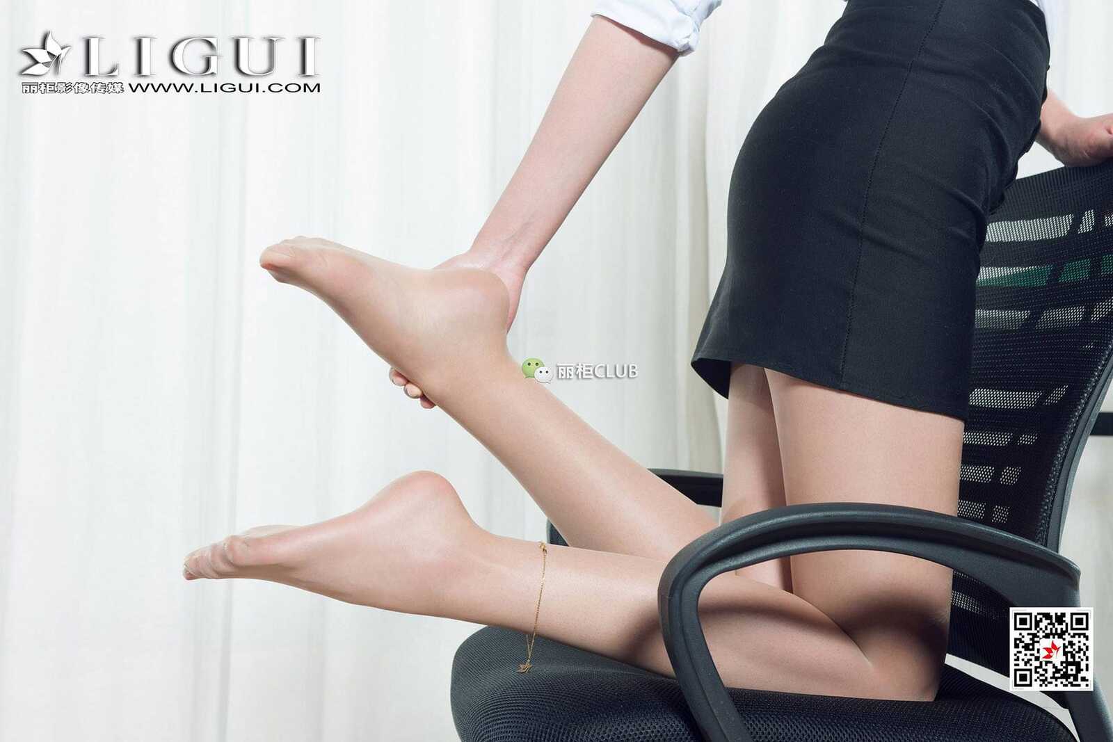 腿模莹莹《肉丝袜美腿丽人》 [丽柜Ligui] 写真集第9张